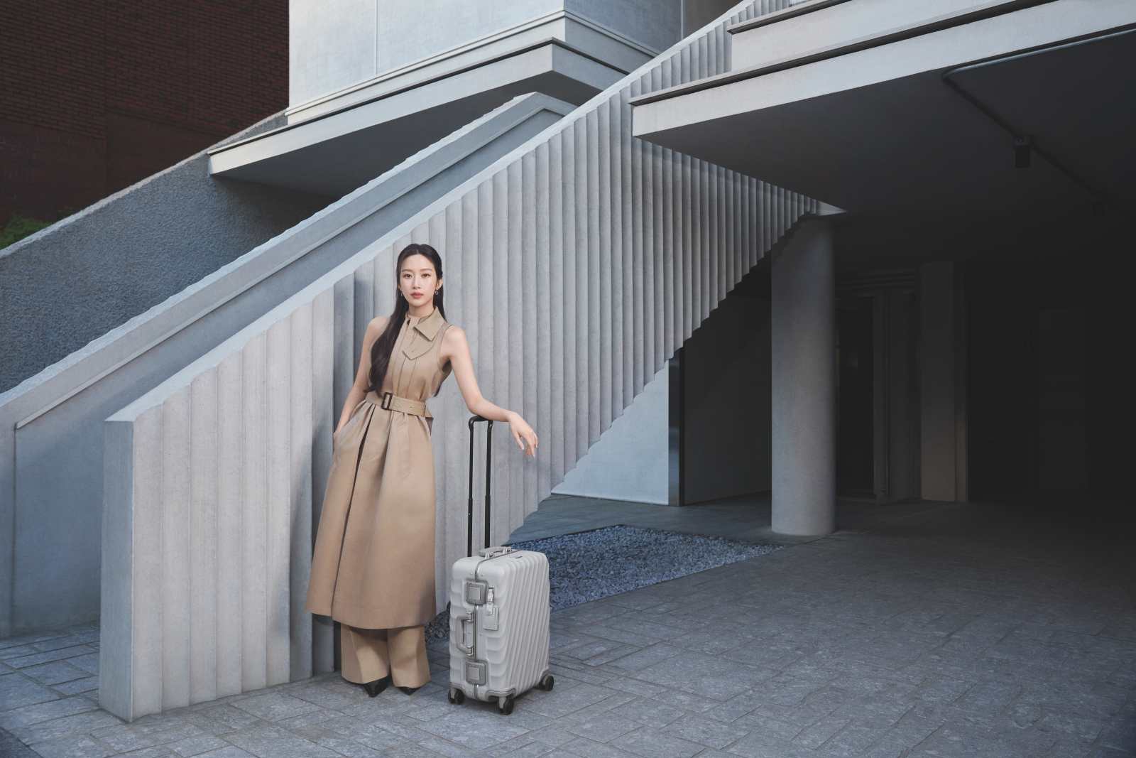 TUMI, Moon Ga Young, BST Thu Đông 2024, vali TUMI, TUMI Vietnam, phụ kiện du lịch, phong cách sống cao cấp