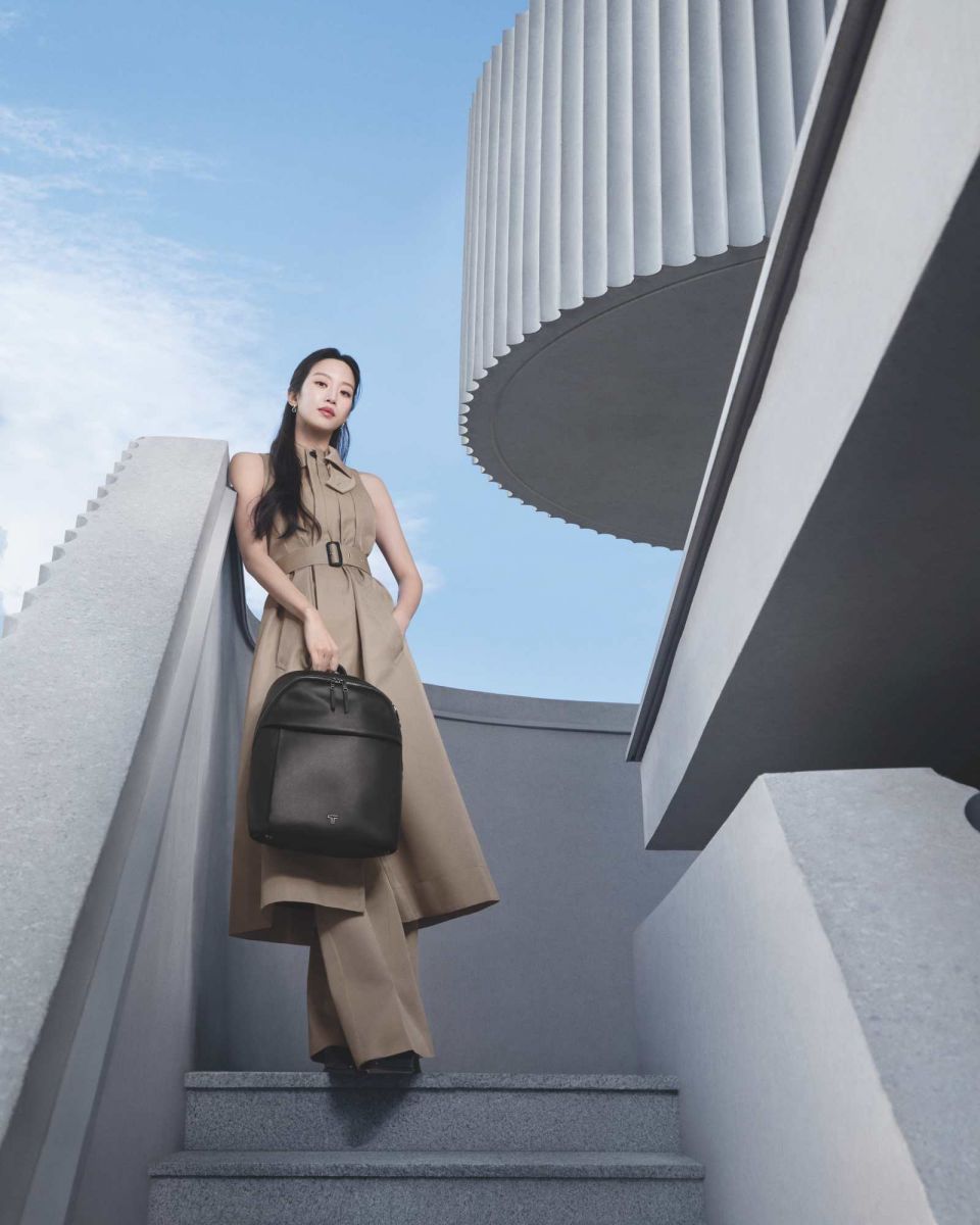 TUMI, Moon Ga Young, BST Thu Đông 2024, vali TUMI, TUMI Vietnam, phụ kiện du lịch, phong cách sống cao cấp