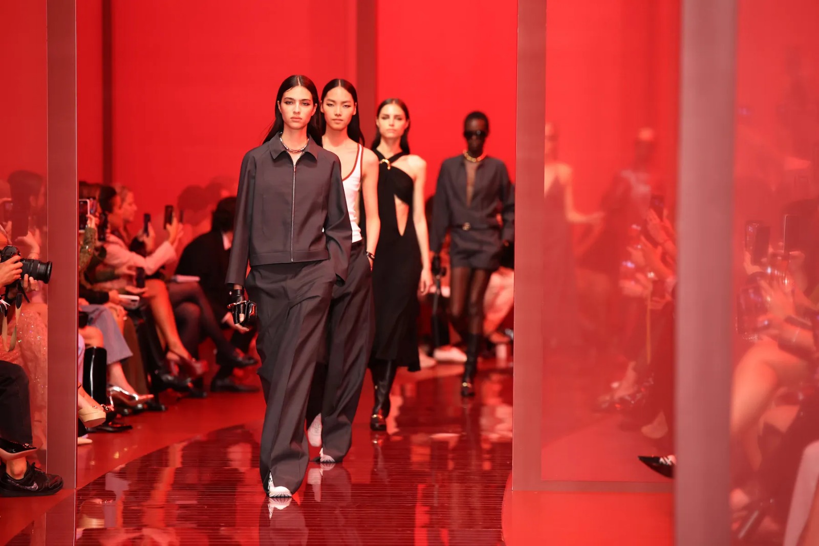 milano fashion week, tuần lễ thời trang Milan, xu hướng thời trang 2025, Fendi, Boss, Gucci, Tod's, Phan Dang Hoang, Ferragamo