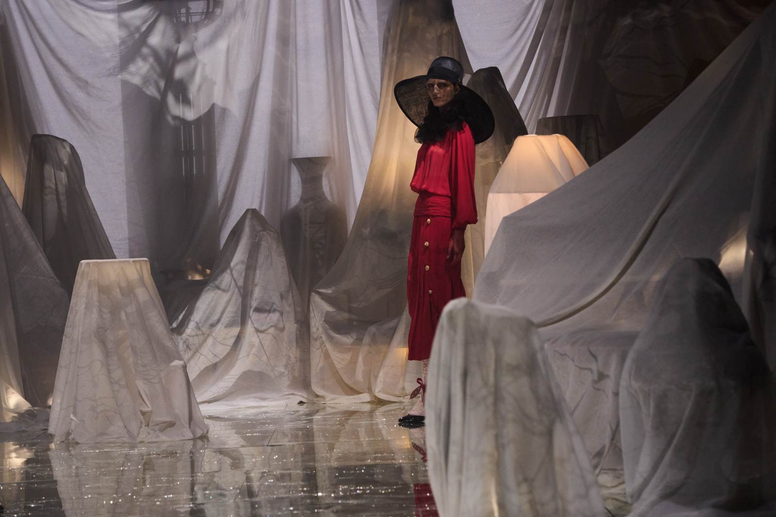 Valentino, Valentino 2025, Alessandro Michelle, fashion week 2025, paris fashion week, spring summer 2025, thời trang xuân hè, xu hướng thời trang