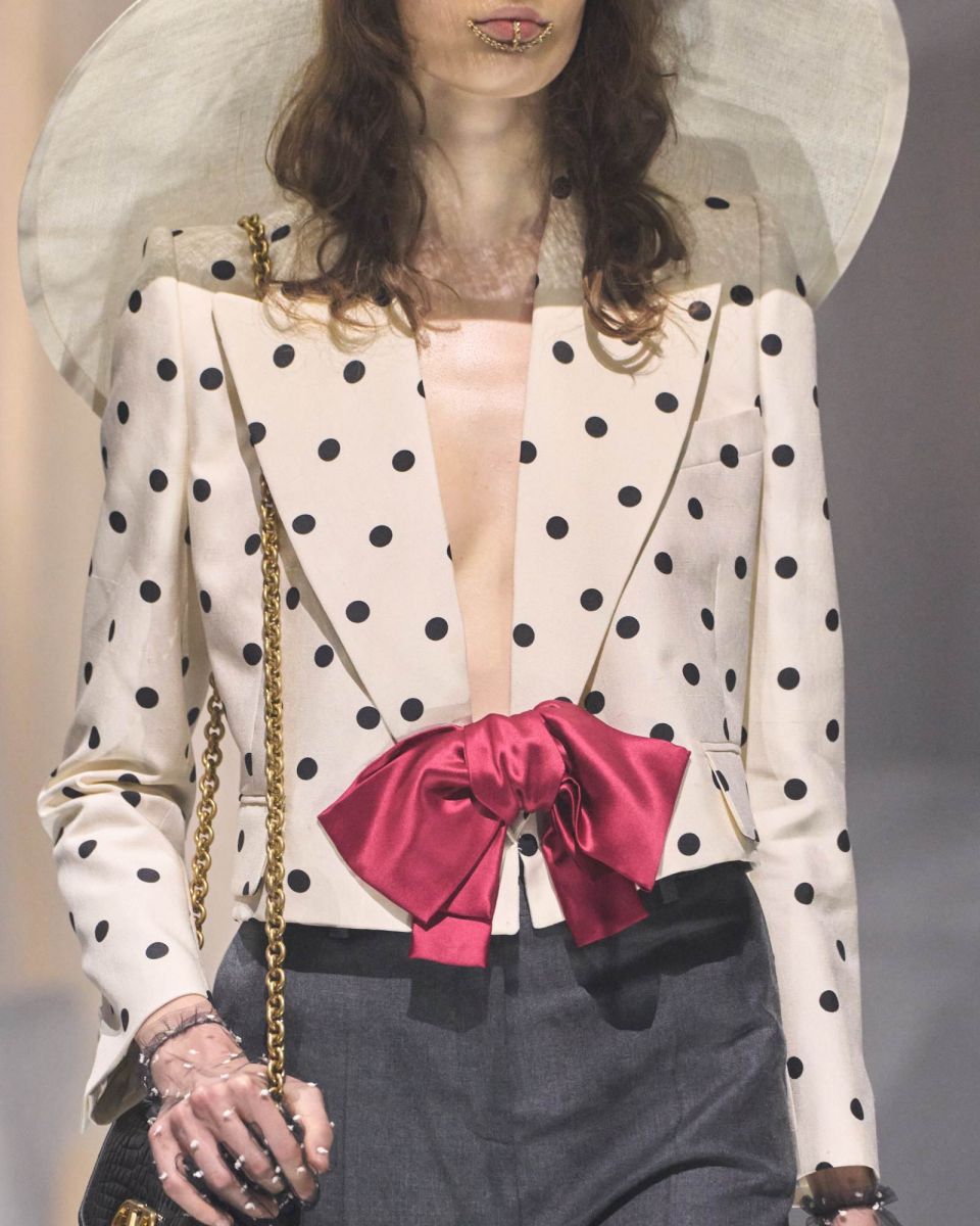 Valentino, Valentino 2025, Alessandro Michelle, fashion week 2025, paris fashion week, spring summer 2025, thời trang xuân hè, xu hướng thời trang