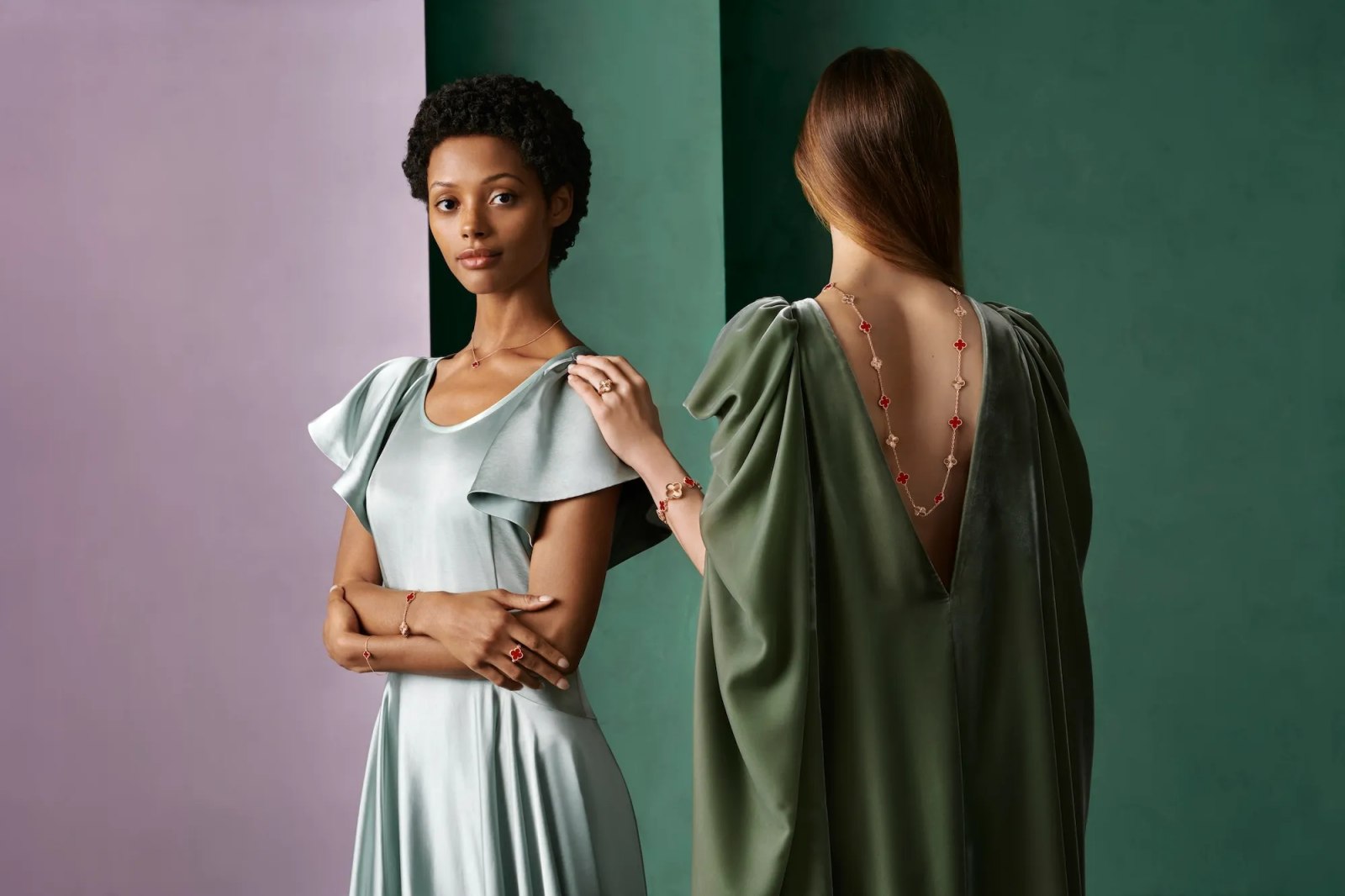 trang sức biểu tượng, trang sức vượt thời gian, timeless jewelry designs, Van Cleef & Arpels, Tiffany & Co., Bulgari, De Beers, Cartier, Alhambra, Tiffany T, Serpenti Bulgari, Enchanted Lotus, Cartier Trinity
