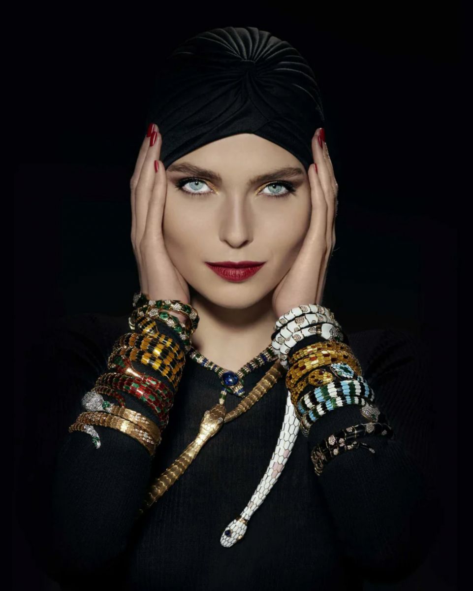 trang sức biểu tượng, trang sức vượt thời gian, timeless jewelry designs, Van Cleef & Arpels, Tiffany & Co., Bulgari, De Beers, Cartier, Alhambra, Tiffany T, Serpenti Bulgari, Enchanted Lotus, Cartier Trinity