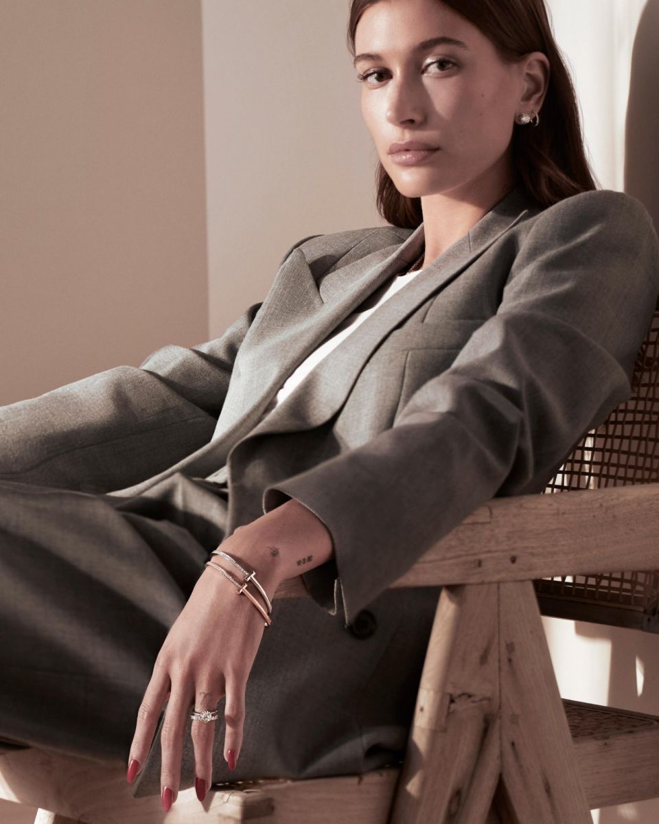 trang sức biểu tượng, trang sức vượt thời gian, timeless jewelry designs, Van Cleef & Arpels, Tiffany & Co., Bulgari, De Beers, Cartier, Alhambra, Tiffany T, Serpenti Bulgari, Enchanted Lotus, Cartier Trinity