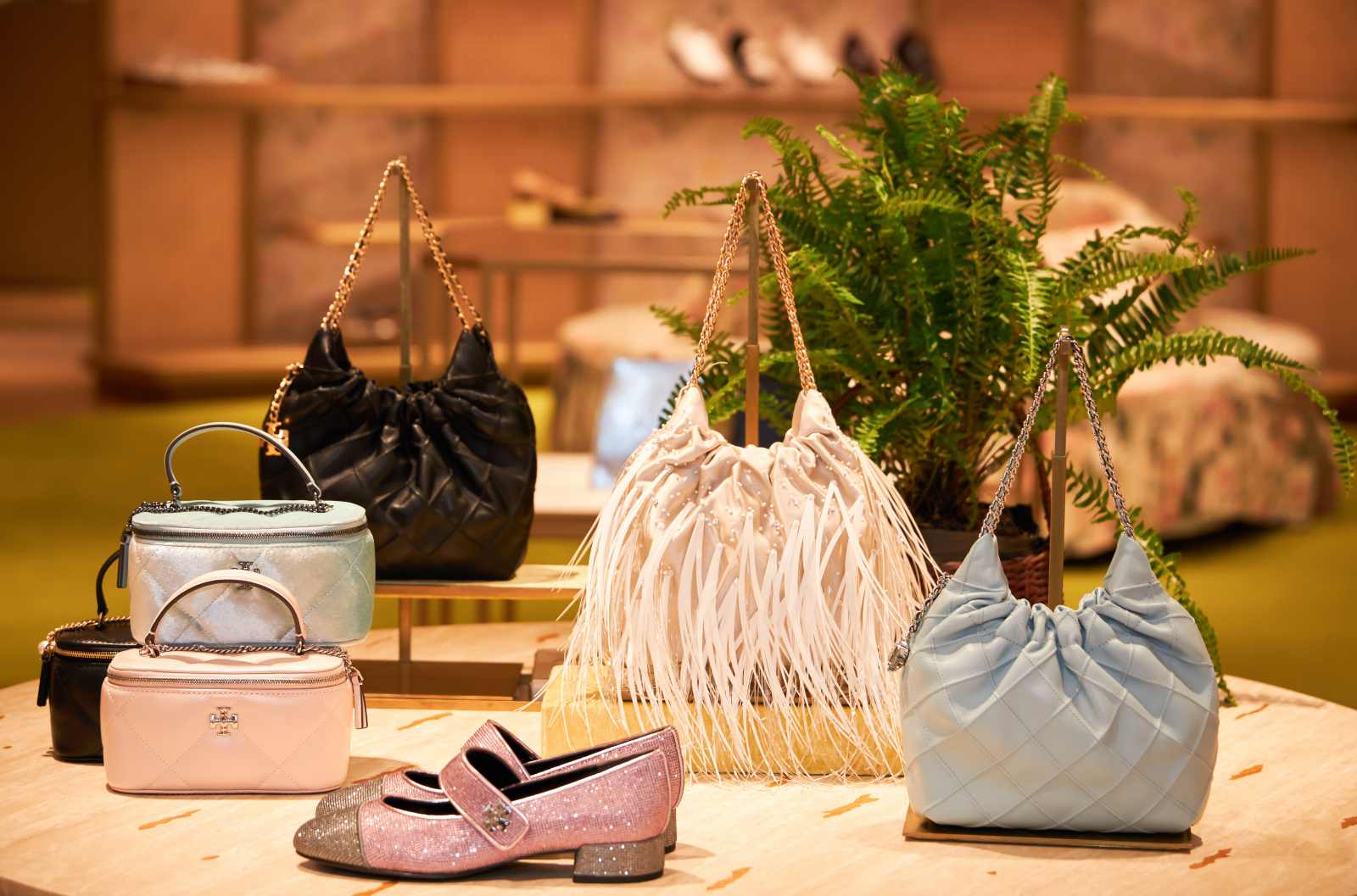 Tory Burch, Thu Đông 2024, xu hướng thời trang Thu Đông 2024, fall winter collection, holiday collection, gợi ý quà tặng, quà tặng giáng sinh, thời trang dự tiệc cuối năm