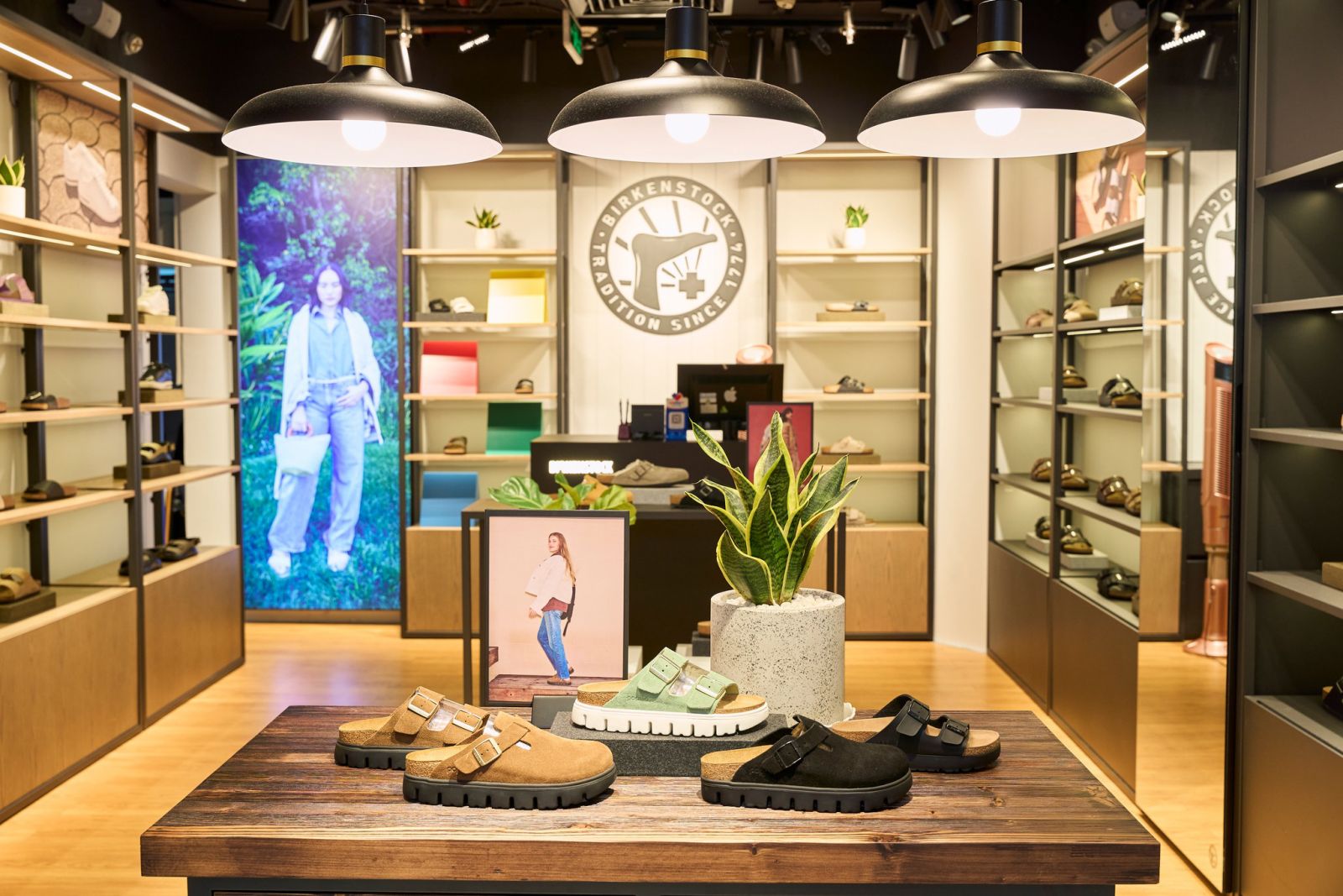 BIRKENSTOCK, BIRKENSTOCK Vincom Đồng Khởi, BIRKENSTOCK Saigon Centre, thương hiệu giày Đức
