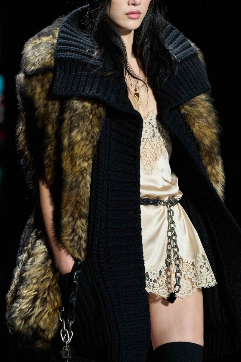 Milan Fashion Week 2025, fall winter collection, xu hướng thời trang, thời trang thu đông, Roberto Cavalli, Emporio Armani, Tod's, Moschino, Versace, Dolce & Gabbana
