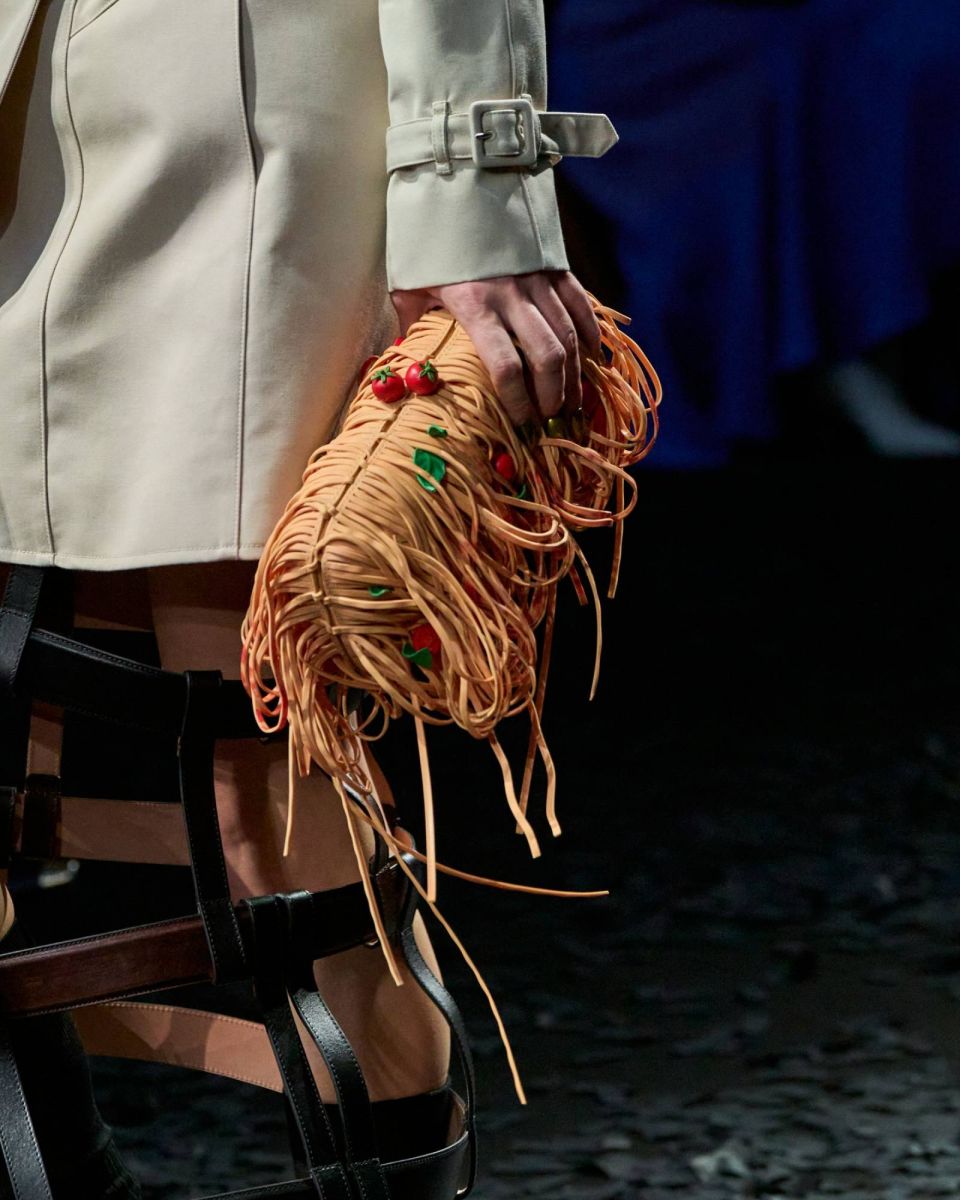 Xu hướng phụ kiện 2025, phụ kiện, fashion trend, xu hướng túi xách, kính râm loewe, mũ rộng vành, doctor bag