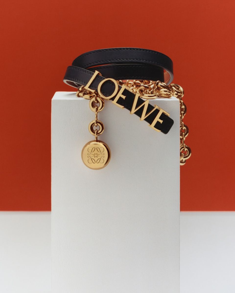 Xu hướng phụ kiện 2025, phụ kiện, fashion trend, xu hướng túi xách, kính râm loewe, mũ rộng vành, doctor bag