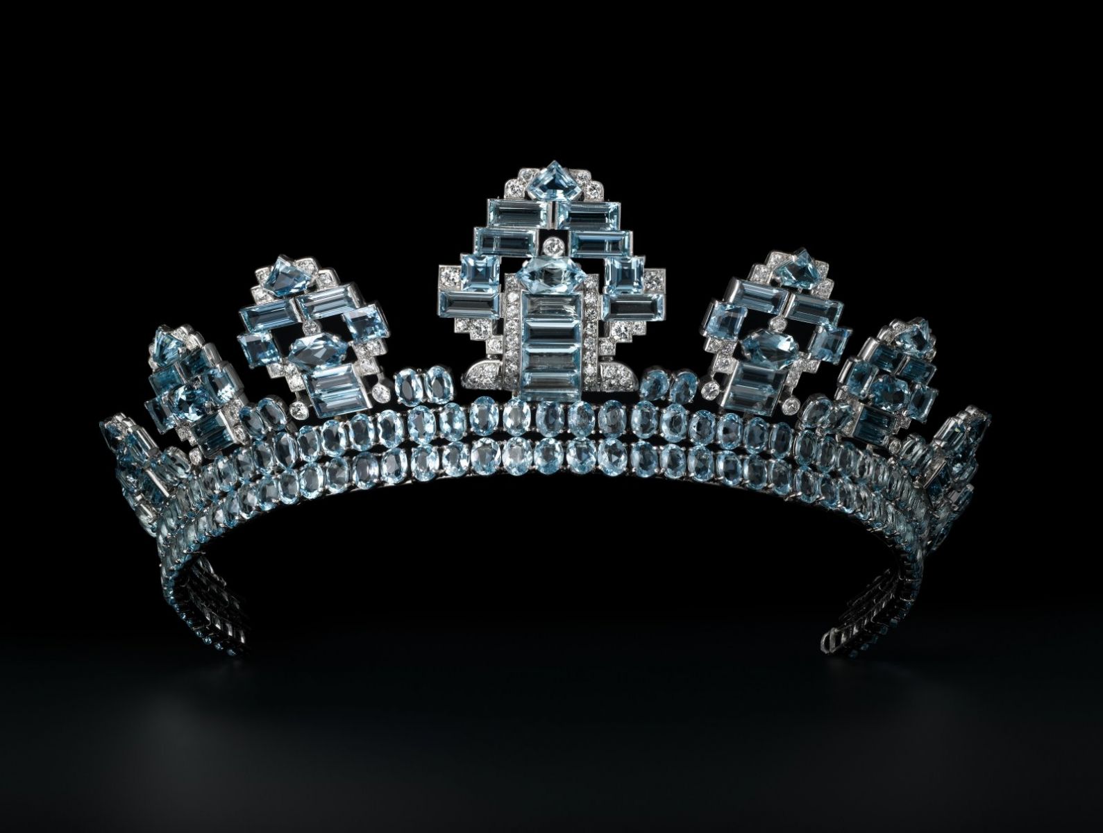 Cartier, triển lãm cartier 2025, triển lãm trang sức, cartier 2025 exhibition, Tiara, Cartier London, 1937. Aquamarine, diamonds and platinum. Vincent Wulveryck, Collection Cartier © Cartier