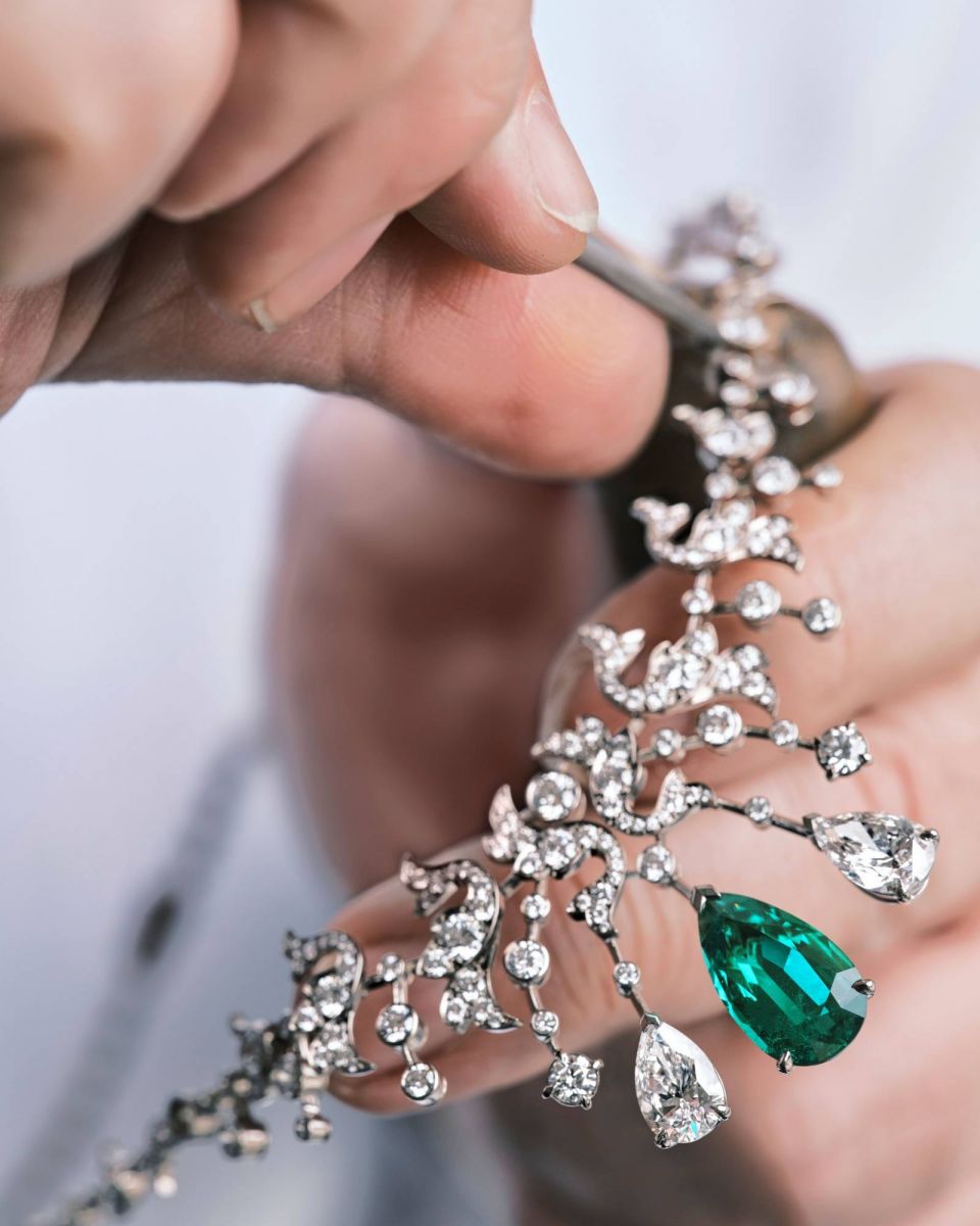 Chaumet, high jewelry, savoir faire, kỹ thuật chế tác, trang sức cao cấp, kim cương, tiêu chí 4C GIA, fil-couteau, trompe l'œil, pear-shaped