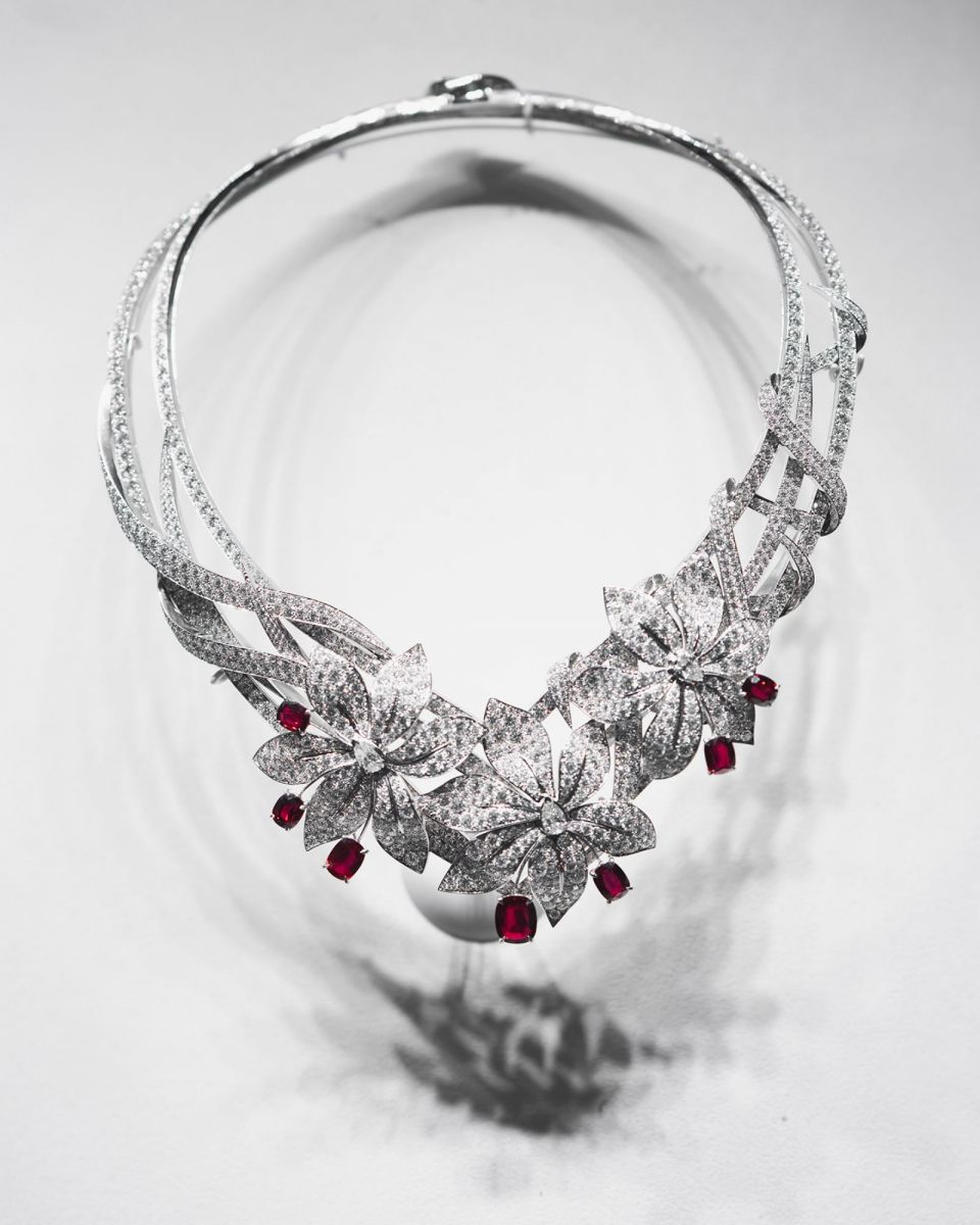 Chaumet, high jewelry, savoir faire, kỹ thuật chế tác, trang sức cao cấp, kim cương, tiêu chí 4C GIA, fil-couteau, trompe l'œil, pear-shaped