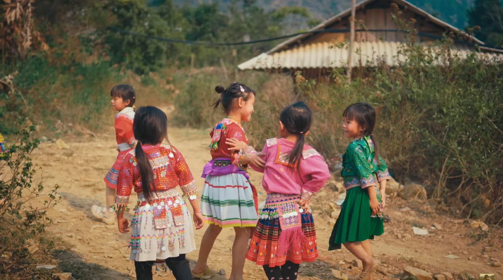 Đen Vâu, Nấu ăn cho em, Mv âm nhạc, music video, nuôi em, du lịch thiện nguyện