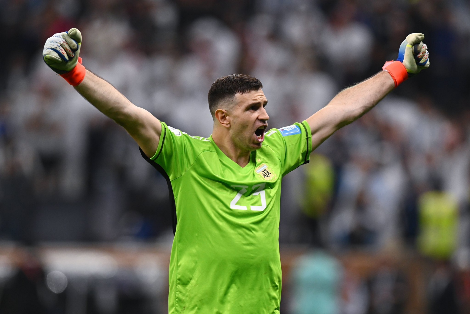Emiliano-Martinez-thu-thanh-argentina-golden-glove-2022-fifa-world-cup