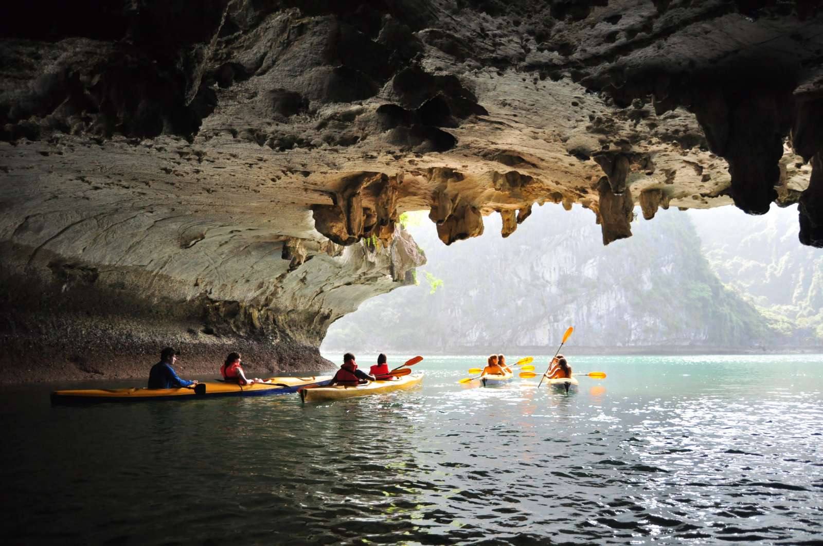 thể thao mạo hiểm, lặn biển, lướt ván, chèo thuyền kayak, dù lượn, nhảy bungee, đạp xe leo núi, chơi gì đầu năm  