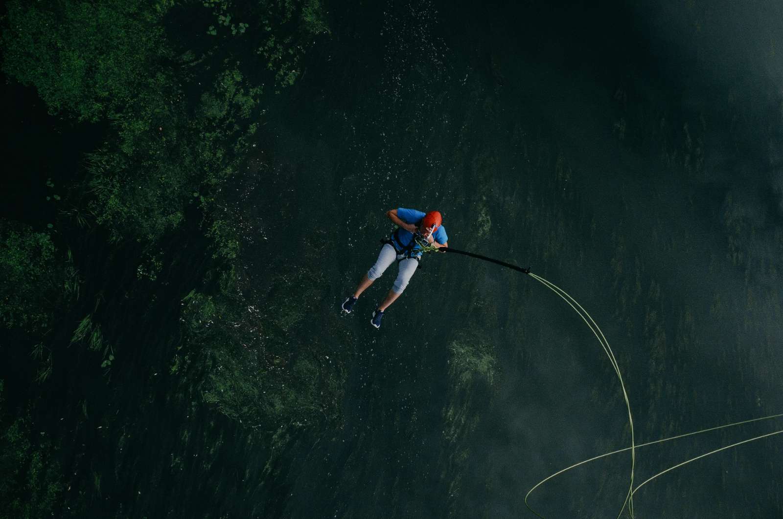thể thao mạo hiểm, lặn biển, lướt ván, chèo thuyền kayak, dù lượn, nhảy bungee, đạp xe leo núi, chơi gì đầu năm  
