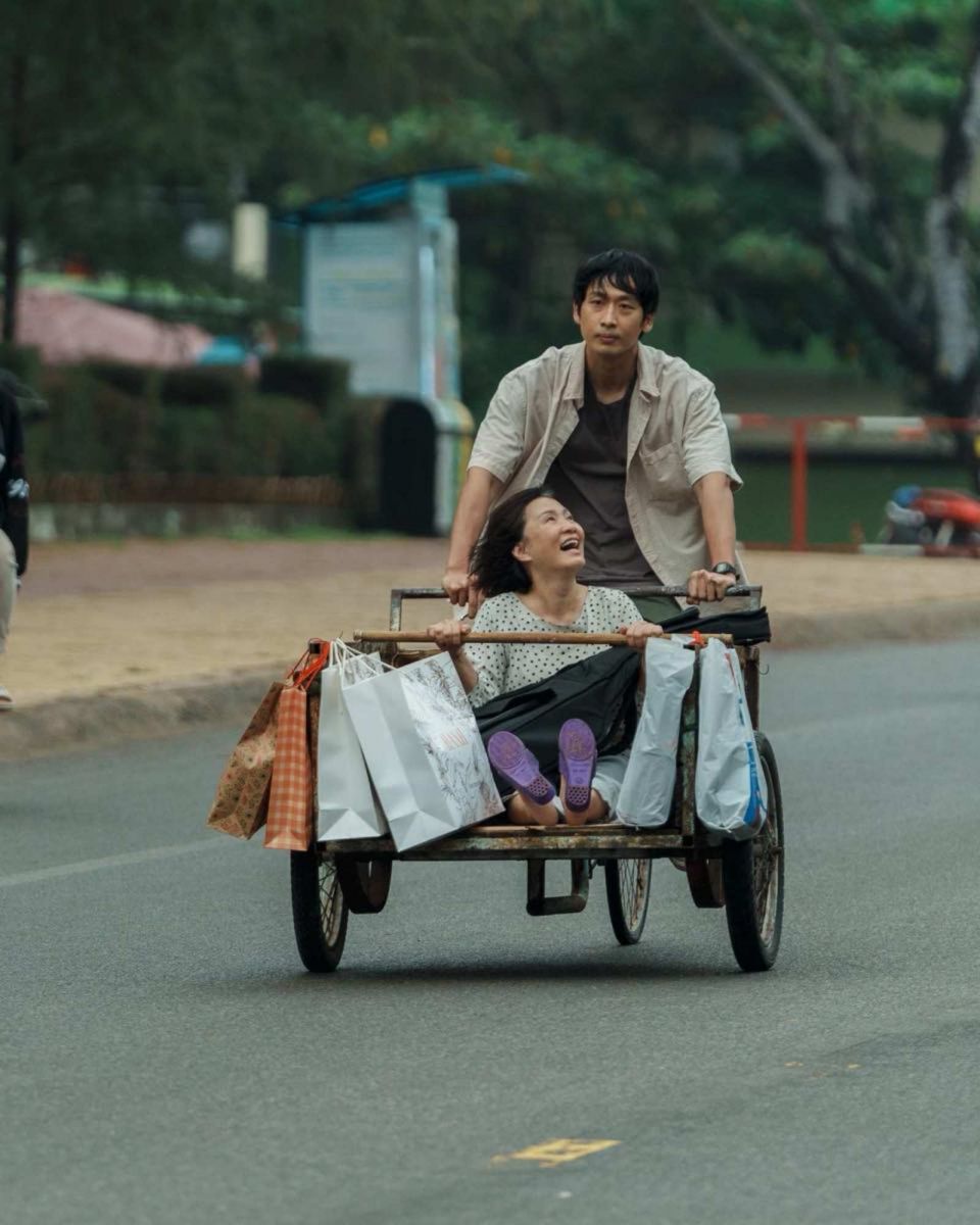 phim rạp tháng 8, phim Mang mẹ đi bỏ, phim Chốt đơn, phim mưa đỏ, phim Làm giàu với ma 2 Cuộc chiến hột xoàn, phim Toàn trí độc giả, phim Zombie cưng của ba
