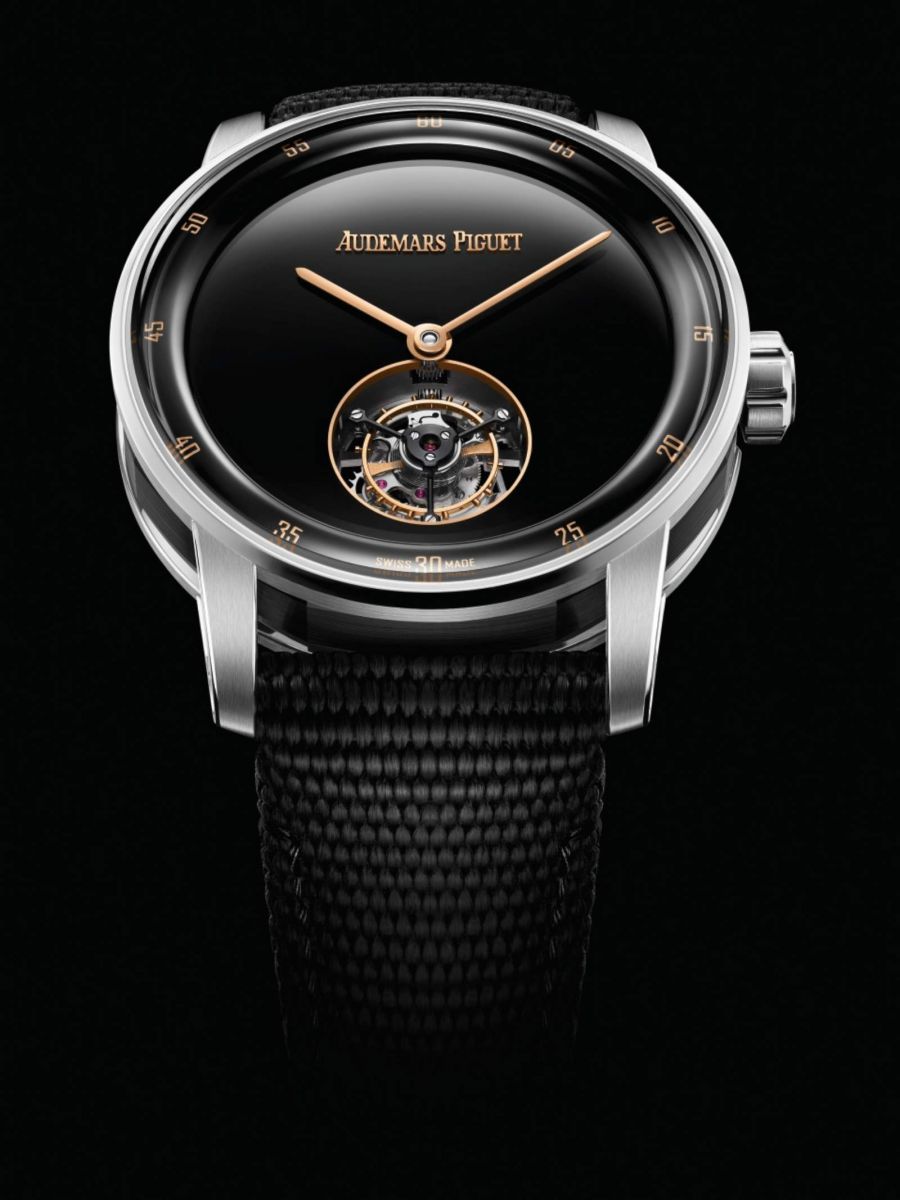 Code-11-59-by-Audemars-Piguet-Selfwinding-Flying-Tourbillon-dong-ho-mat-da-onyx-den