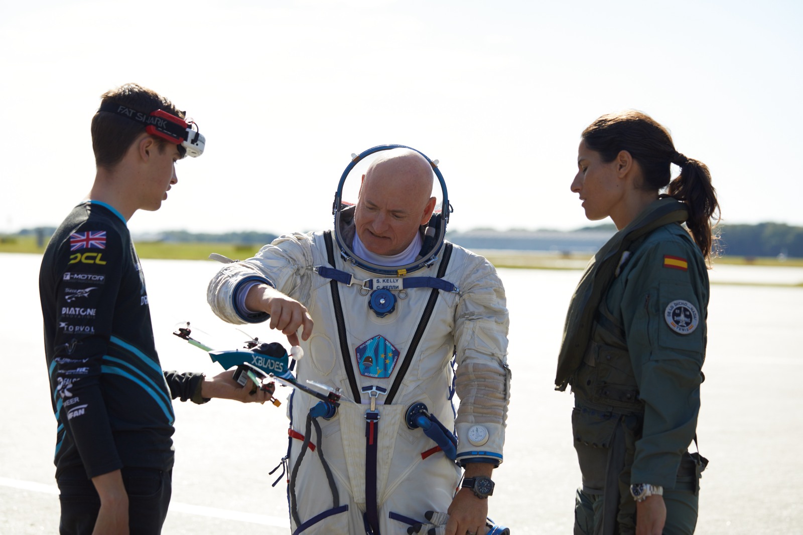 breitling-pilot-02_breitling-aviation-pioneers-squad_luke-bannister_scott-kelly-and-rocio-gonzalez-torres-from-left-to-right