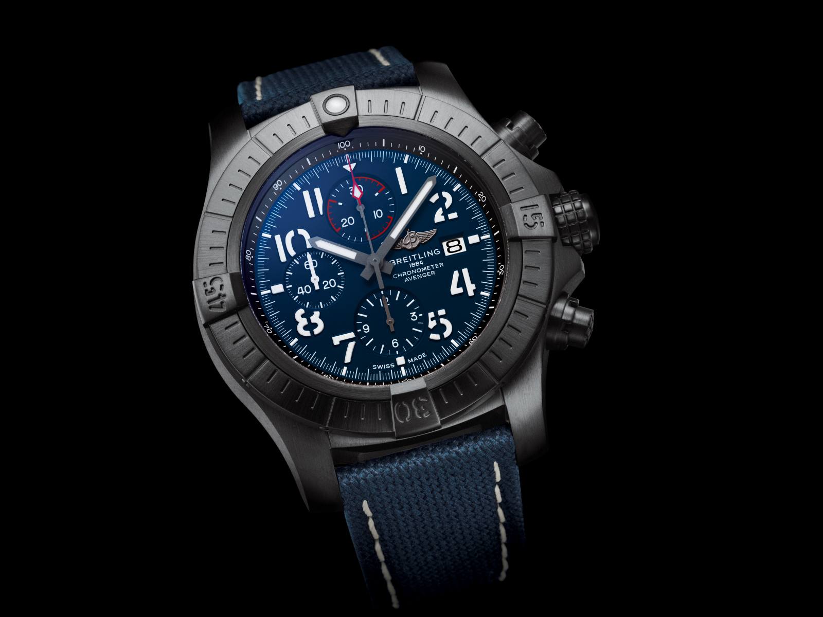 02_super-avenger-chronograph-48-night-mission-1