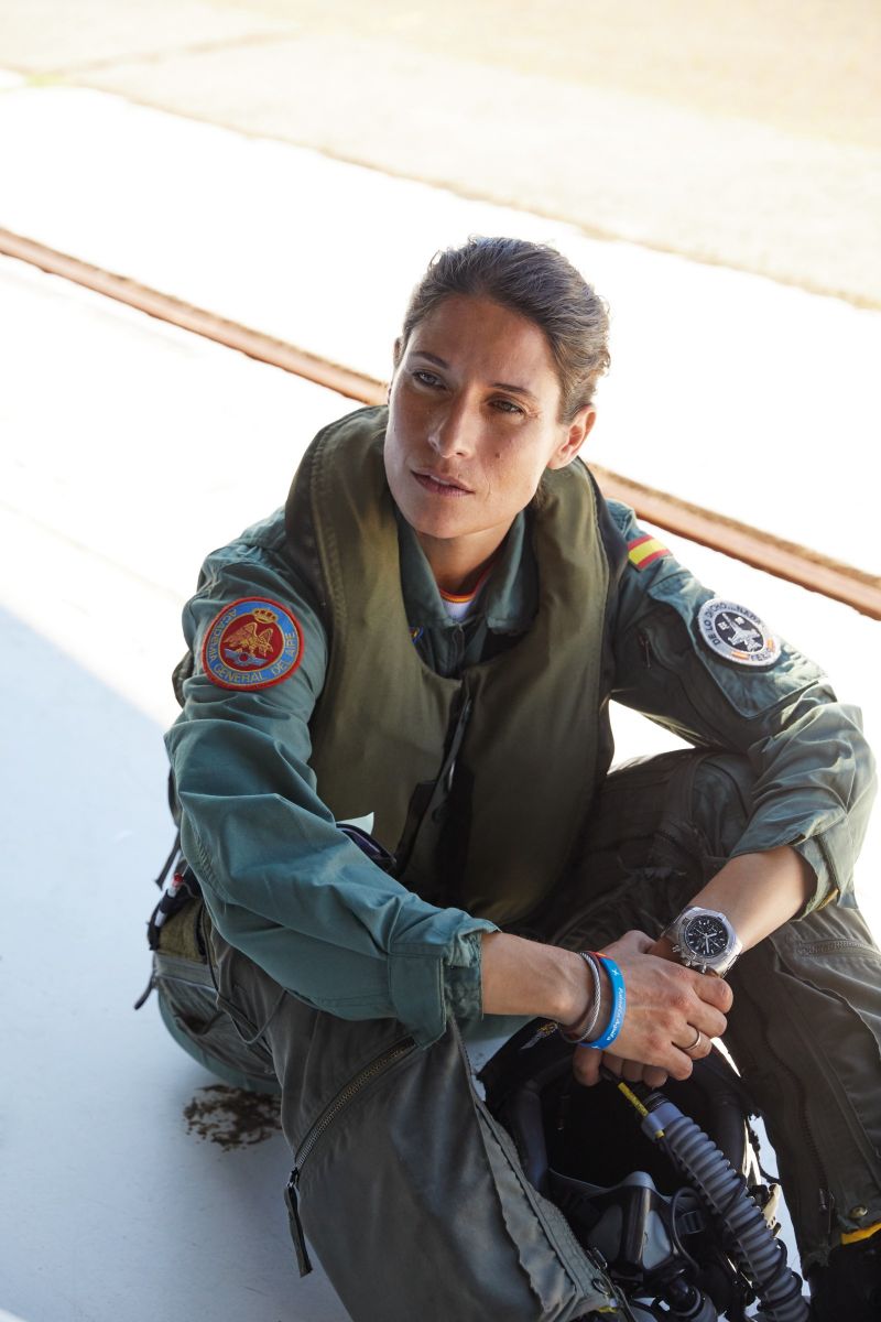 breitling-aviation-pioneers-squad-member-rocio-gonzalez-torres-wearing-the-avenger-chronograph-43