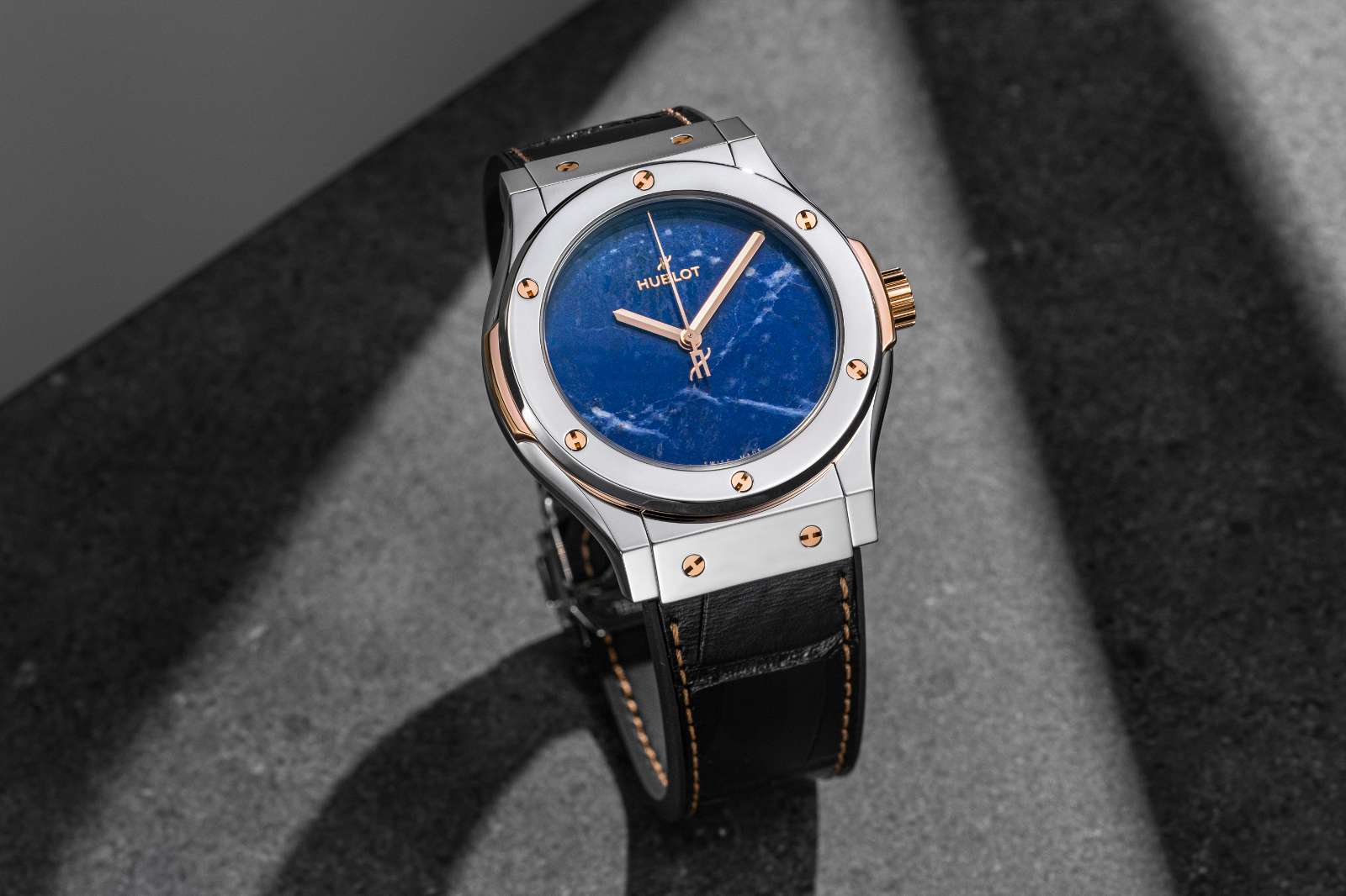 Hublot x The Hour Glass ra mắt BST Classic Fusion Elements II