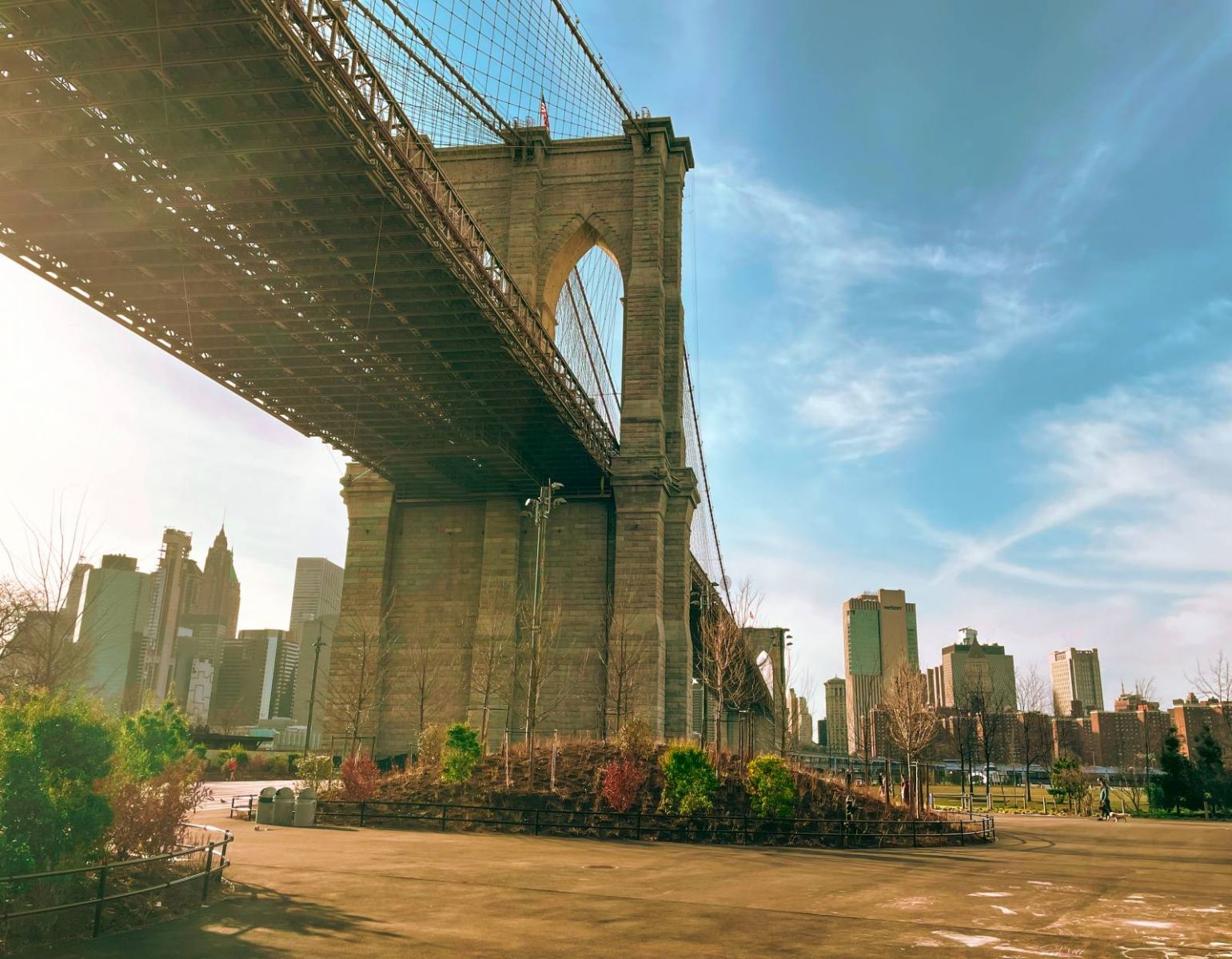 WWK-cau-brooklyn-neu-dam-mo-thi-hay-bien-no-thanh-hien-thuc-ke-lu-hanh-di-cham-John-Agustus-Roebling-Manhattan-New-York-My