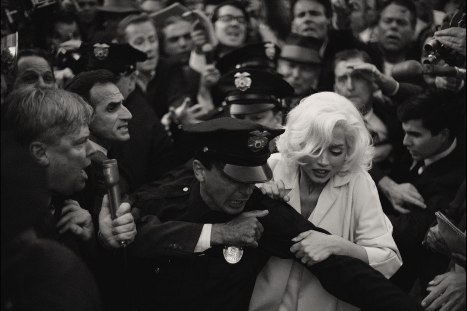 WWK-phim-Netflix-Blonde-trailer-release-Marilyn-Monroe-ana-de-armas