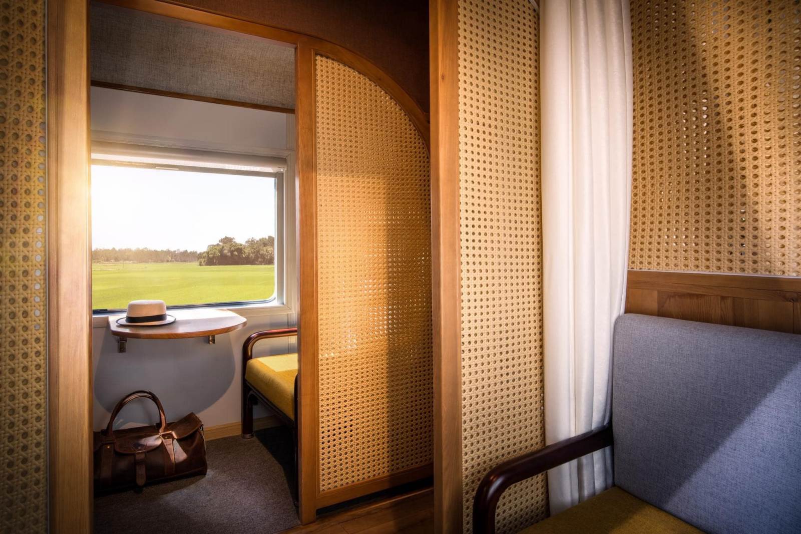 du lịch tàu hỏa, du lịch tàu hỏa sang trọng, the vietage, du lịch việt nam, luxury train travel, luxurious train