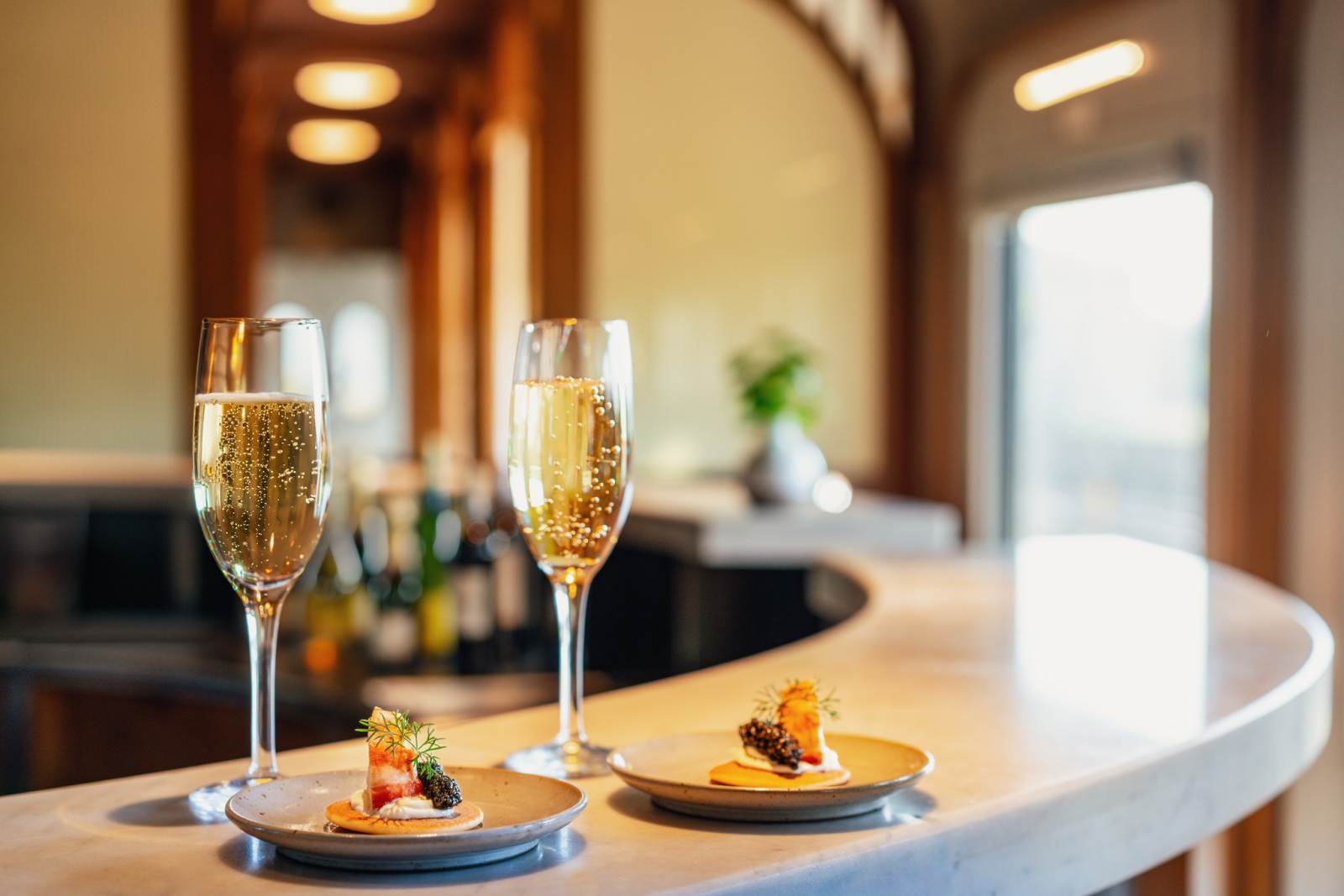 du lịch tàu hỏa, du lịch tàu hỏa sang trọng, the vietage, du lịch việt nam, luxury train travel, luxurious train