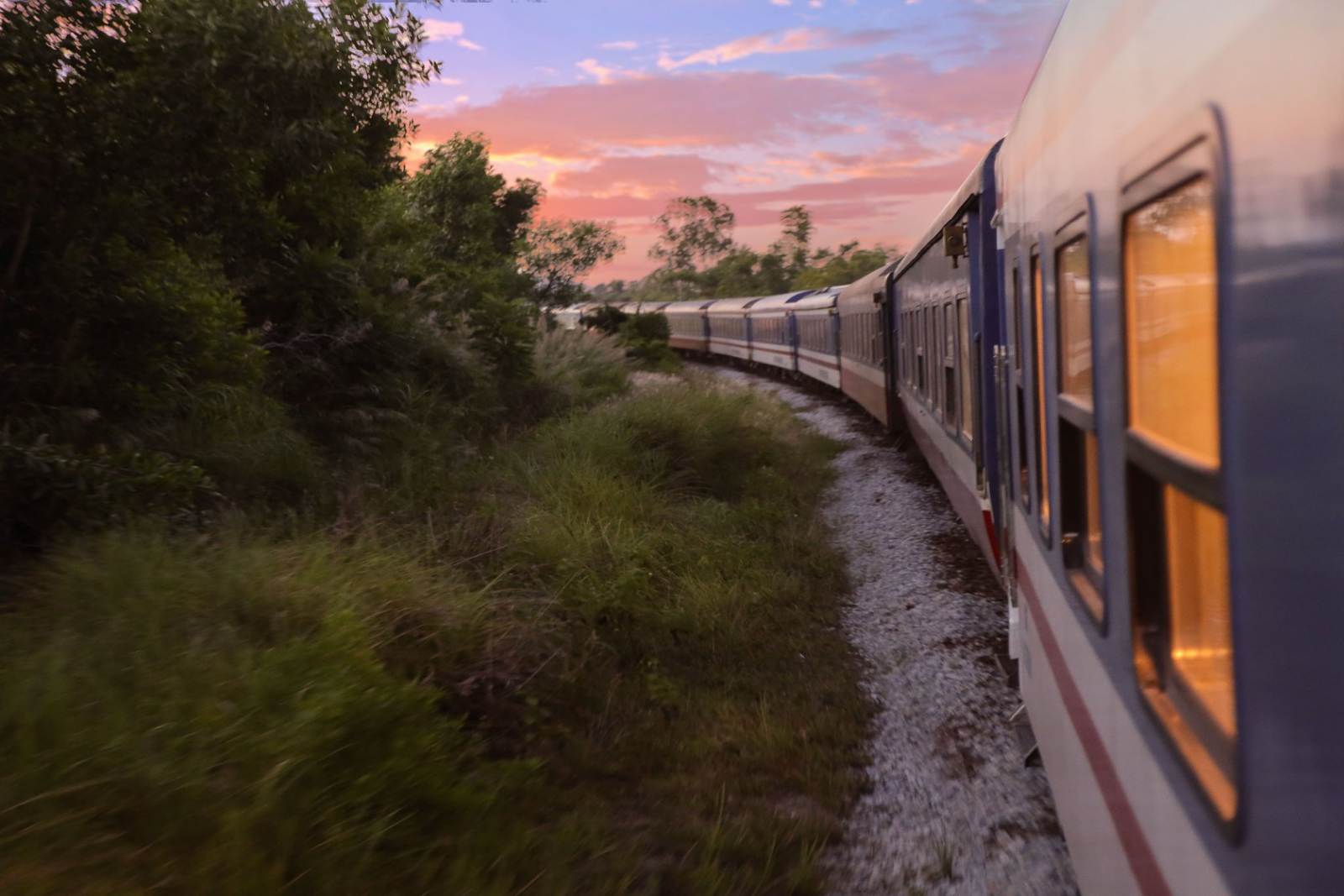 du lịch tàu hỏa, du lịch tàu hỏa sang trọng, the vietage, du lịch việt nam, luxury train travel, luxurious train