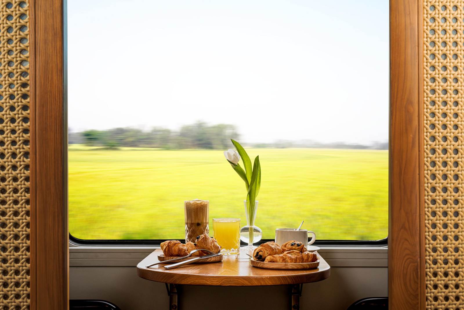 du lịch tàu hỏa, du lịch tàu hỏa sang trọng, the vietage, du lịch việt nam, luxury train travel, luxurious train