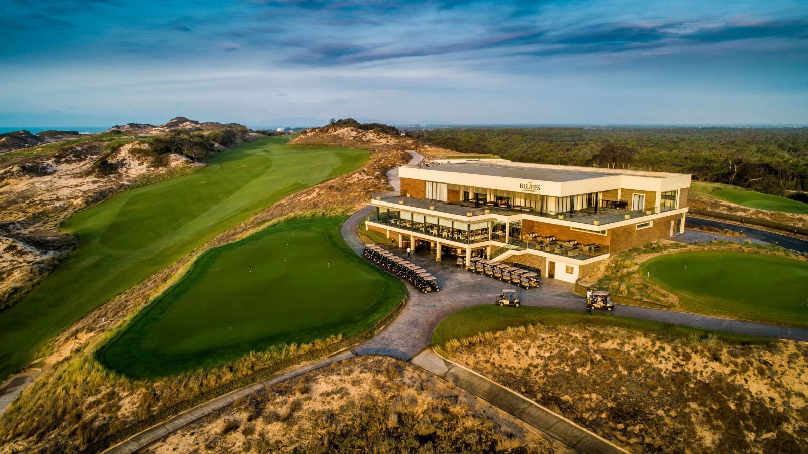 WWK’s Choice, best golf resorts, Laguna Golf Lăng Cô, The Bluffs Grand Ho Tram Strip, Hoiana Shores Golf Club