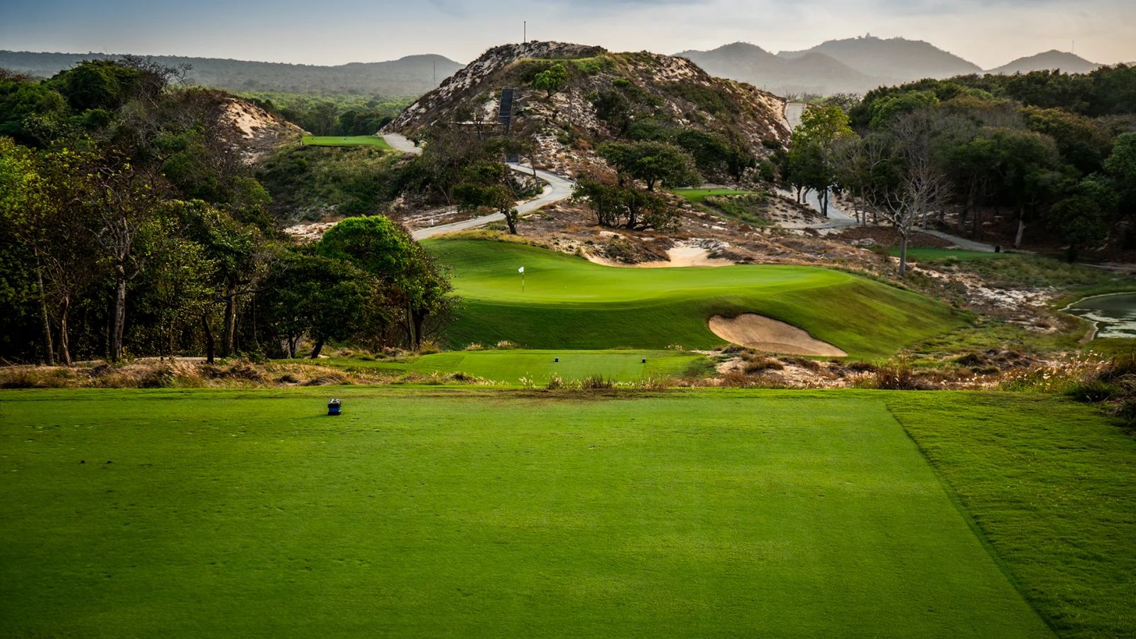 WWK’s Choice, best golf resorts, Laguna Golf Lăng Cô, The Bluffs Grand Ho Tram Strip, Hoiana Shores Golf Club
