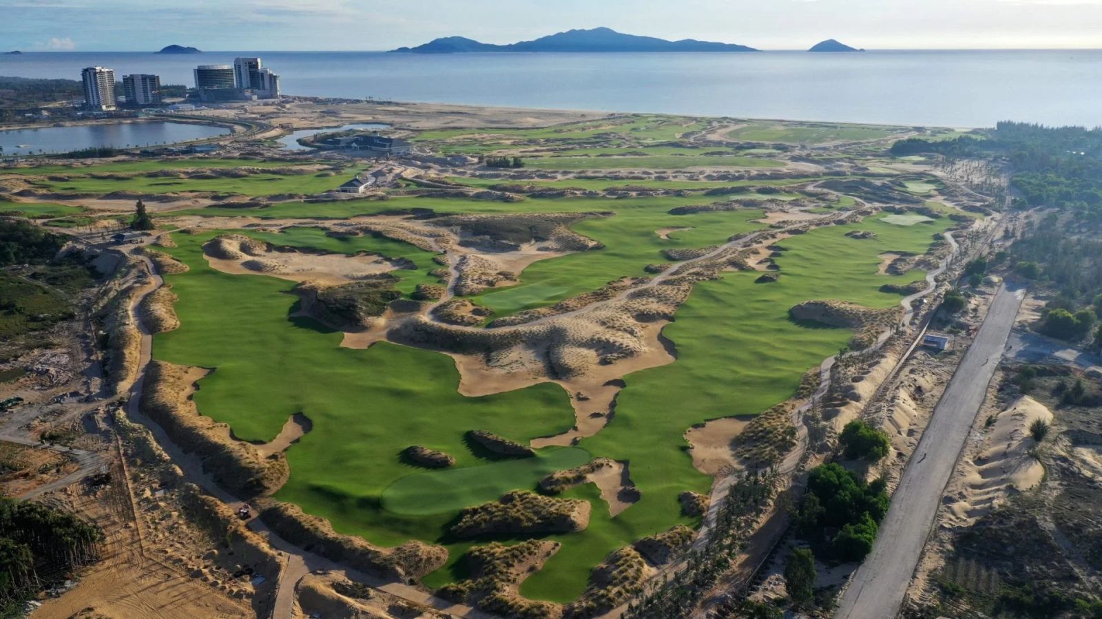 WWK’s Choice, best golf resorts, Laguna Golf Lăng Cô, The Bluffs Grand Ho Tram Strip, Hoiana Shores Golf Club