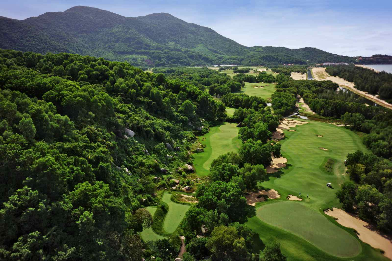 WWK’s Choice, best golf resorts, Laguna Golf Lăng Cô, The Bluffs Grand Ho Tram Strip, Hoiana Shores Golf Club